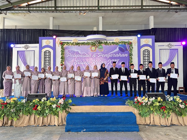 SMK PLUS AN NUUR Gelar Acara Pelepasan dan Penyerahan Siswa Kelas 12 Angkatan ke 22 Tahun Ajaran 2025-2026